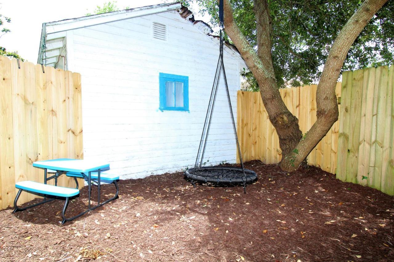 Beachy Bungalow For Family Fun! Walk To Beach! Pensacola Exterior photo