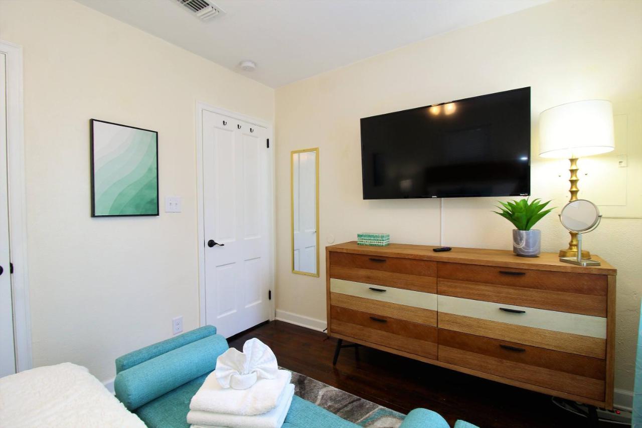 Beachy Bungalow For Family Fun! Walk To Beach! Pensacola Exterior photo