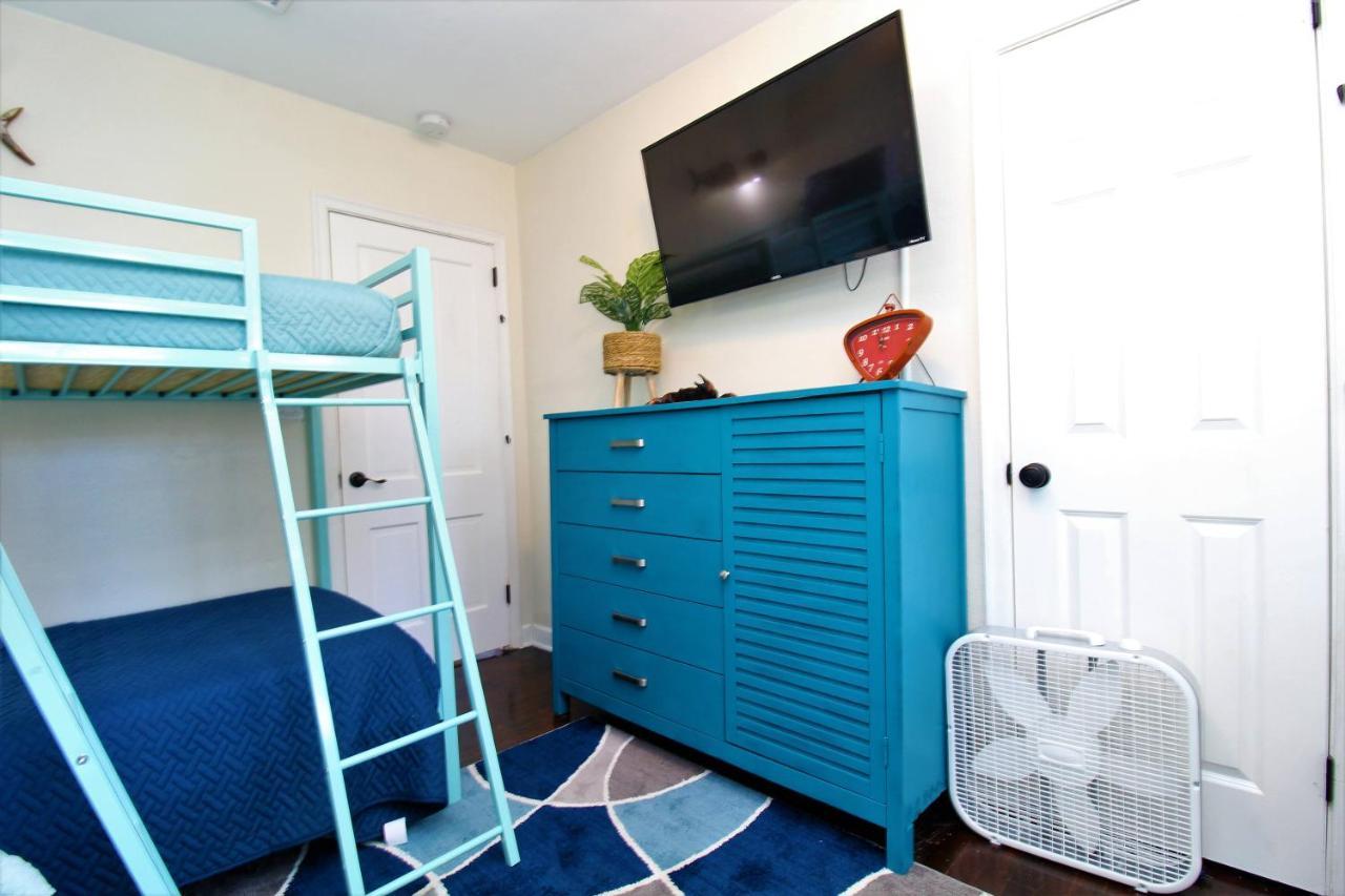 Beachy Bungalow For Family Fun! Walk To Beach! Pensacola Exterior photo